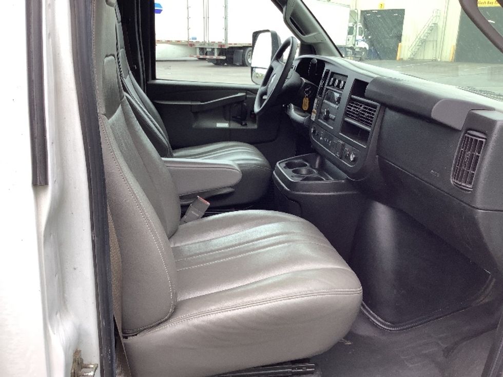 Light Duty Box Truck-Light and Medium Duty Trucks-GMC-2021-Savana G33903-Elizabethtown-KY-100,688\n\t\tmiles-$ 27,000 - Image 16
