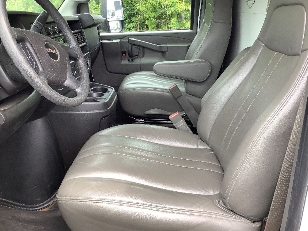 Light Duty Box Truck-Light and Medium Duty Trucks-GMC-2021-Savana G33903-Elizabethtown-KY-100,688\n\t\tmiles-$ 27,000 - Image 18