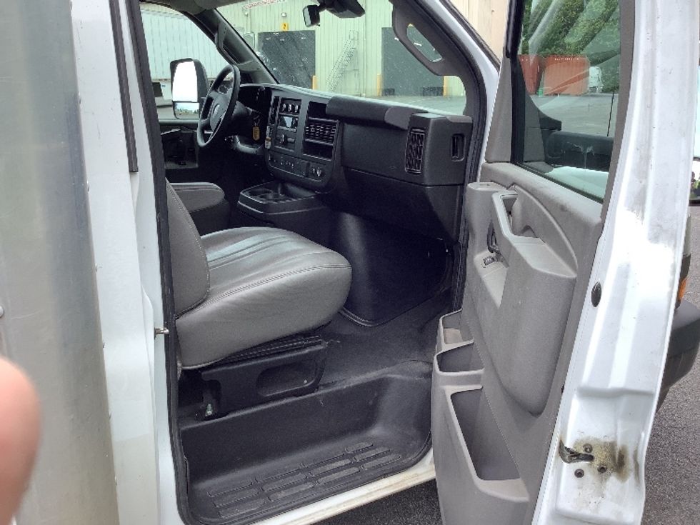 Light Duty Box Truck-Light and Medium Duty Trucks-GMC-2021-Savana G33903-Elizabethtown-KY-100,688\n\t\tmiles-$ 27,000 - Image 19