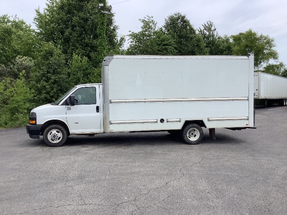 Light Duty Box Truck-Light and Medium Duty Trucks-GMC-2021-Savana G33903-Elizabethtown-KY-100,688\n\t\tmiles-$ 27,000 - Image 4