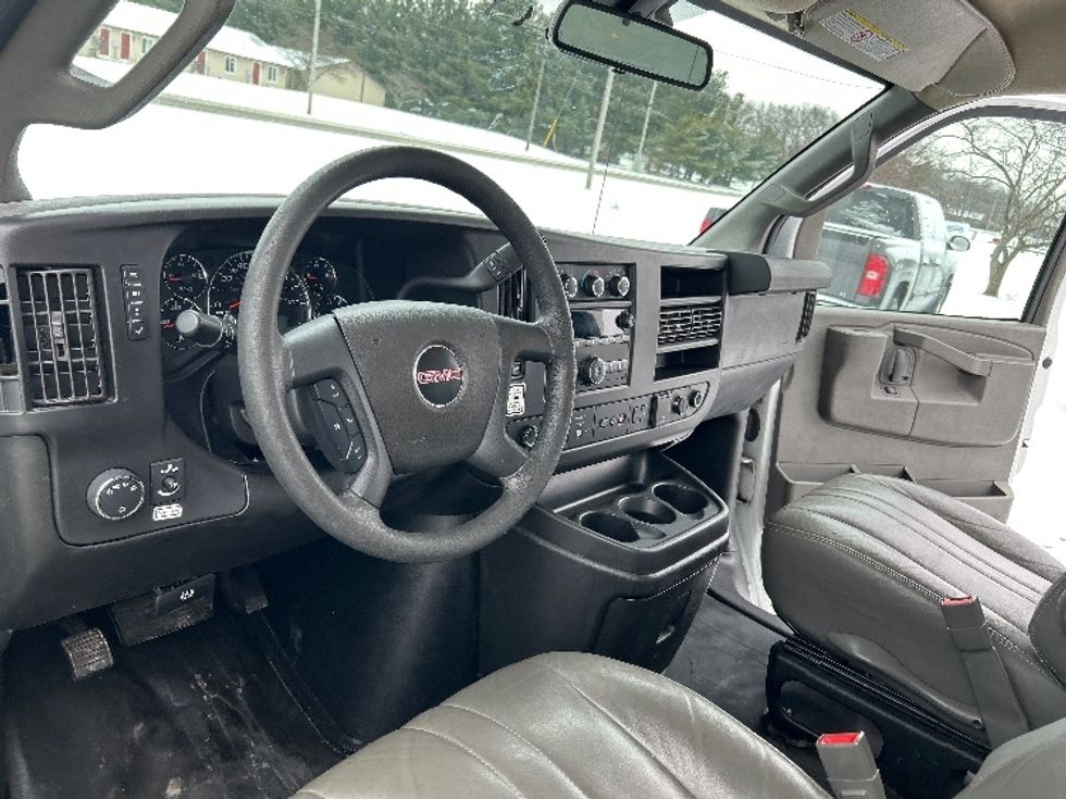 Light Duty Box Truck-Light and Medium Duty Trucks-GMC-2021-Savana G33903-Elkhart-IN-100,232\n\t\tmiles-$ 30,000 - Image 17
