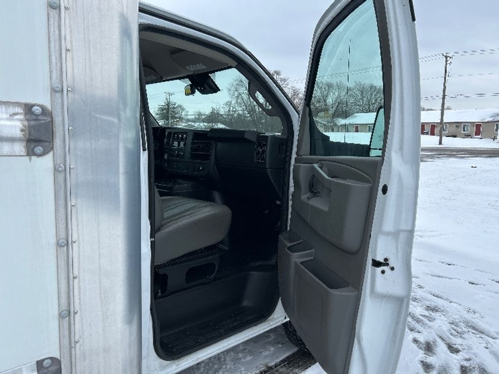 Light Duty Box Truck-Light and Medium Duty Trucks-GMC-2021-Savana G33903-Elkhart-IN-100,232\n\t\tmiles-$ 30,000 - Image 19