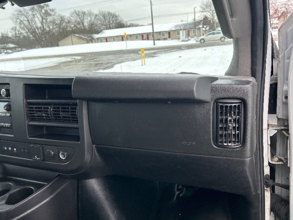 Light Duty Box Truck-Light and Medium Duty Trucks-GMC-2021-Savana G33903-Elkhart-IN-100,232\n\t\tmiles-$ 30,000 - Image 20