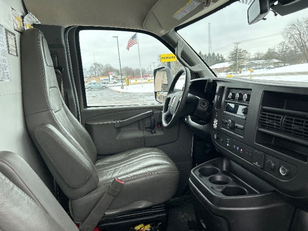 Light Duty Box Truck-Light and Medium Duty Trucks-GMC-2021-Savana G33903-Elkhart-IN-100,232\n\t\tmiles-$ 30,000 - Image 21