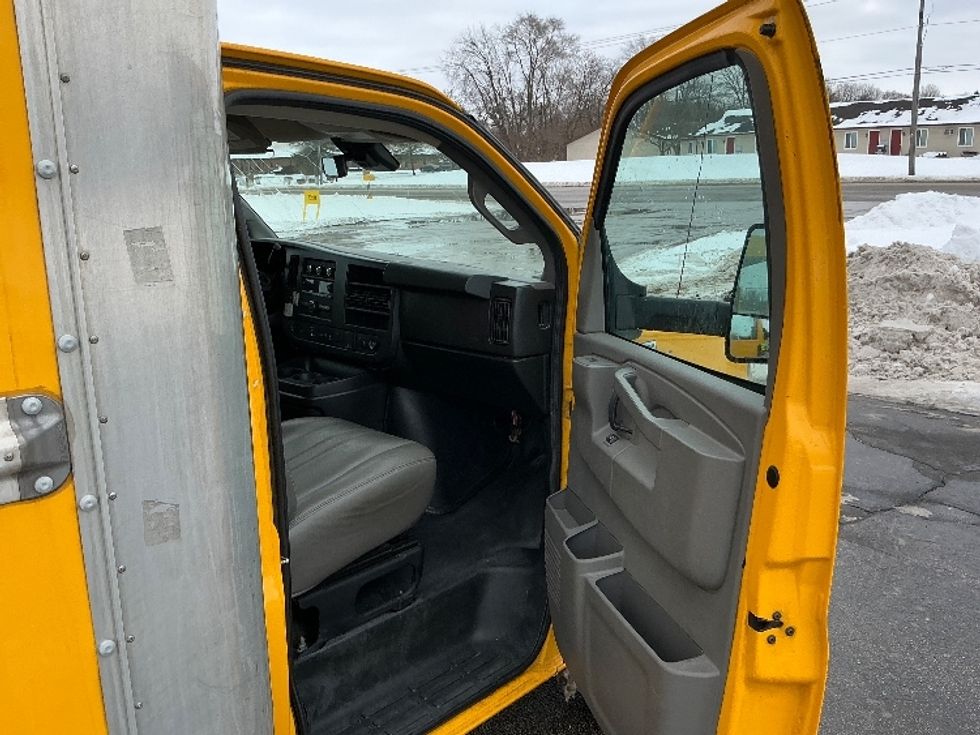 Light Duty Box Truck-Light and Medium Duty Trucks-GMC-2021-Savana G33903-Elkhart-IN-100,424\n\t\tmiles-$ 25,750 - Image 19