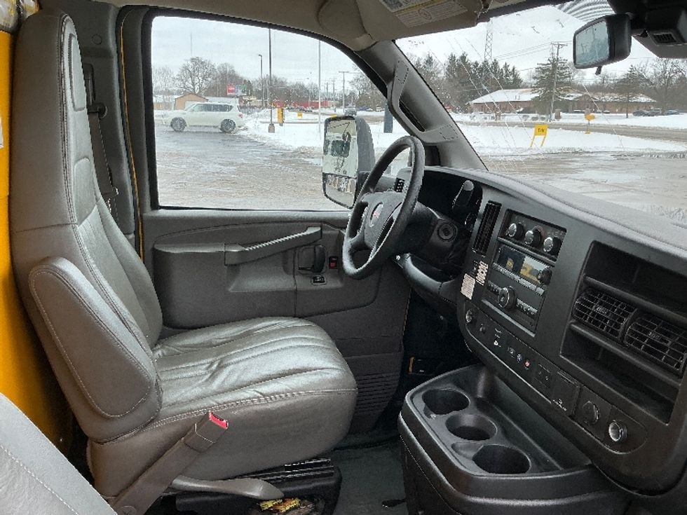 Light Duty Box Truck-Light and Medium Duty Trucks-GMC-2021-Savana G33903-Elkhart-IN-100,424\n\t\tmiles-$ 25,750 - Image 21