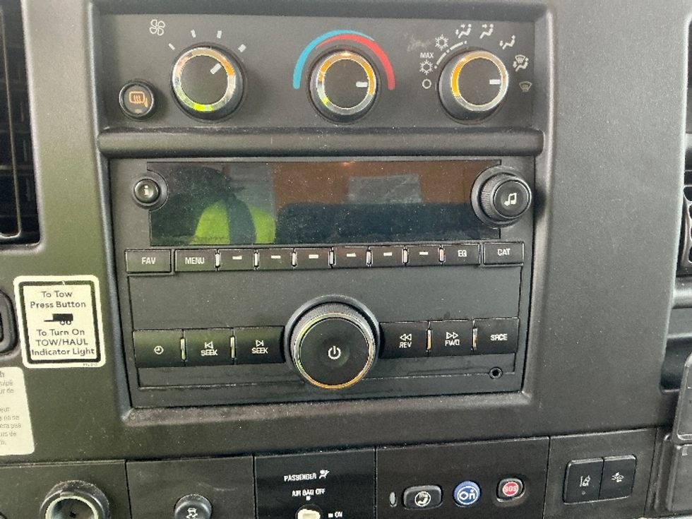 Light Duty Box Truck-Light and Medium Duty Trucks-GMC-2021-Savana G33903-Elkhart-IN-100,424\n\t\tmiles-$ 25,750 - Image 24