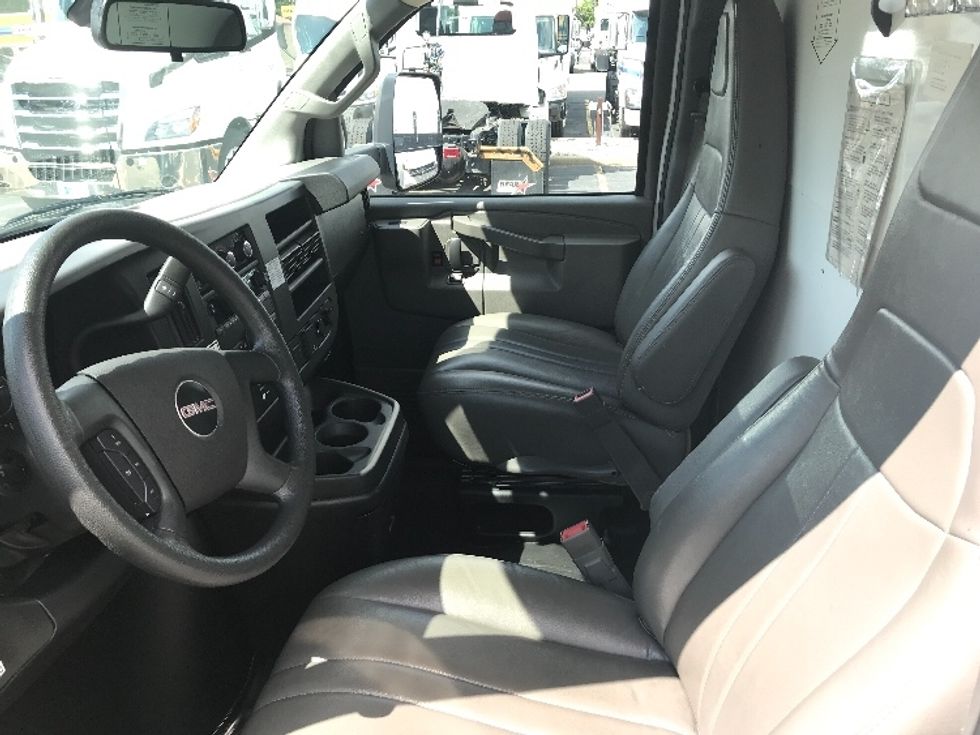 Light Duty Box Truck-Light and Medium Duty Trucks-GMC-2021-Savana G33903-Elkhart-IN-62,479\n\t\tmiles-$ 40,500 - Image 18