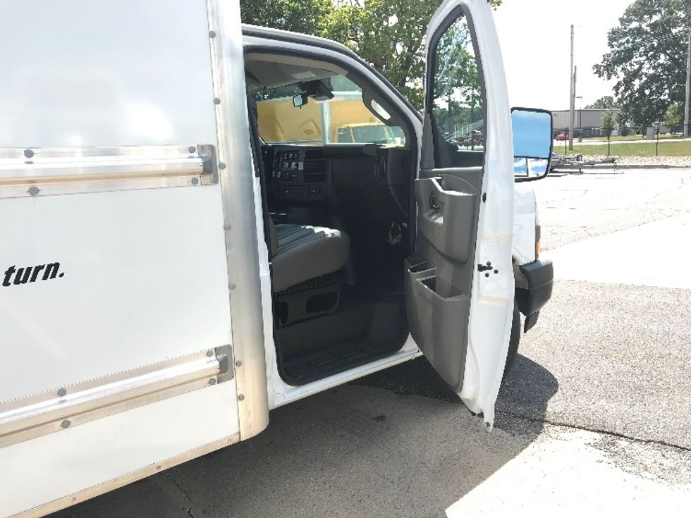 Light Duty Box Truck-Light and Medium Duty Trucks-GMC-2021-Savana G33903-Elkhart-IN-62,479\n\t\tmiles-$ 40,500 - Image 19