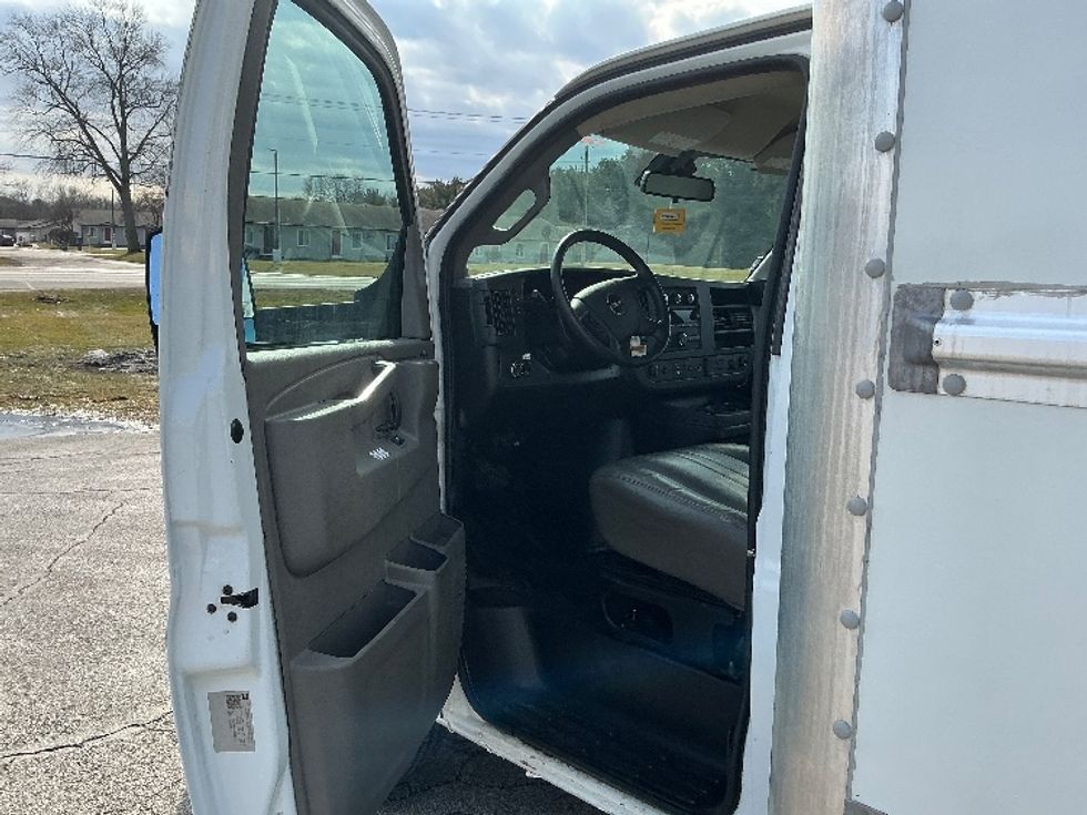 Light Duty Box Truck-Light and Medium Duty Trucks-GMC-2021-Savana G33903-Elkhart-IN-79,879\n\t\tmiles-$ 30,750 - Image 15