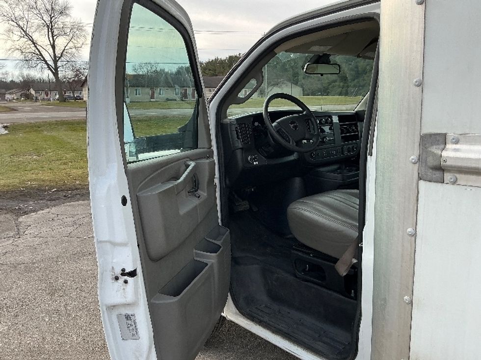 Light Duty Box Truck-Light and Medium Duty Trucks-GMC-2021-Savana G33903-Elkhart-IN-92,418\n\t\tmiles-$ 29,500 - Image 15