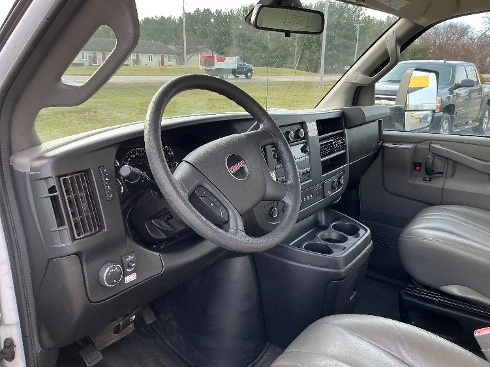 Light Duty Box Truck-Light and Medium Duty Trucks-GMC-2021-Savana G33903-Elkhart-IN-92,418\n\t\tmiles-$ 29,500 - Image 16