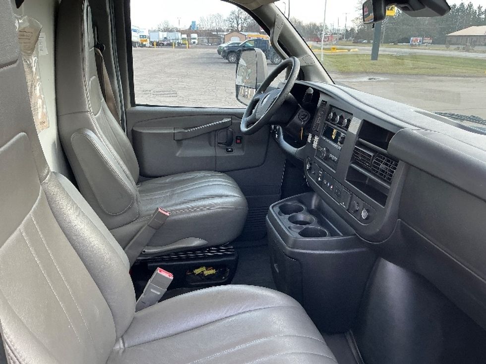 Light Duty Box Truck-Light and Medium Duty Trucks-GMC-2021-Savana G33903-Elkhart-IN-92,418\n\t\tmiles-$ 29,500 - Image 21