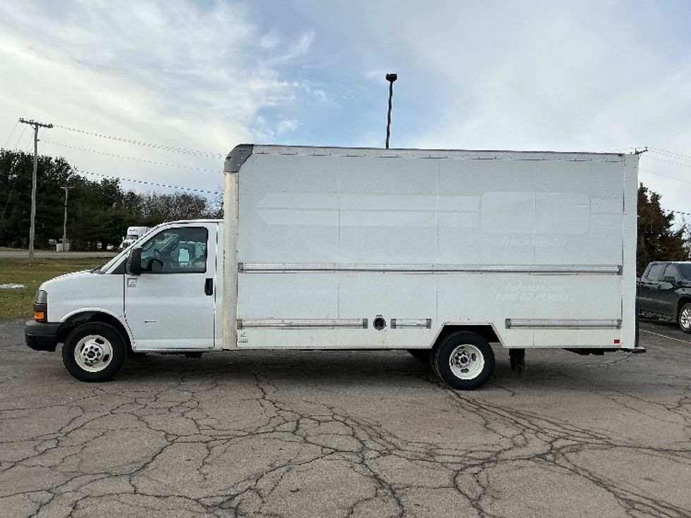 Light Duty Box Truck-Light and Medium Duty Trucks-GMC-2021-Savana G33903-Elkhart-IN-92,418\n\t\tmiles-$ 29,500 - Image 4