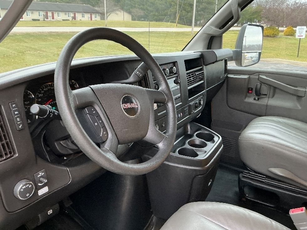 Light Duty Box Truck-Light and Medium Duty Trucks-GMC-2021-Savana G33903-Elkhart-IN-92,825\n\t\tmiles-$ 26,500 - Image 16