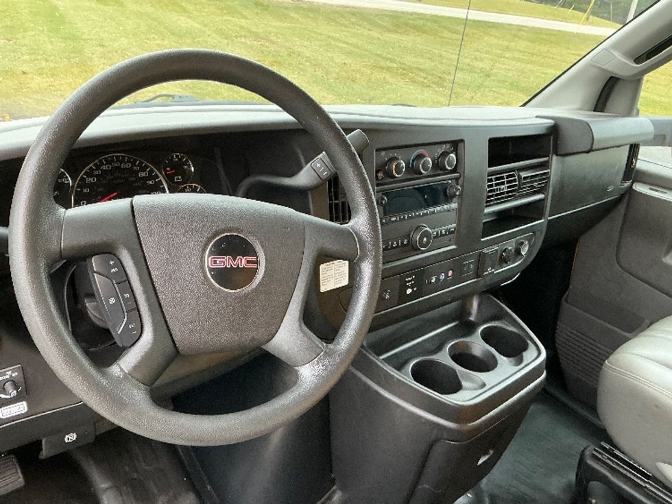 Light Duty Box Truck-Light and Medium Duty Trucks-GMC-2021-Savana G33903-Elkhart-IN-92,825\n\t\tmiles-$ 26,500 - Image 17