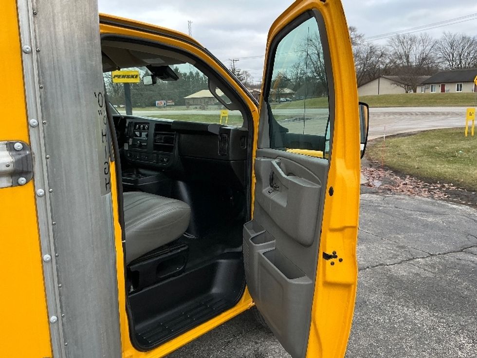 Light Duty Box Truck-Light and Medium Duty Trucks-GMC-2021-Savana G33903-Elkhart-IN-92,825\n\t\tmiles-$ 26,500 - Image 19