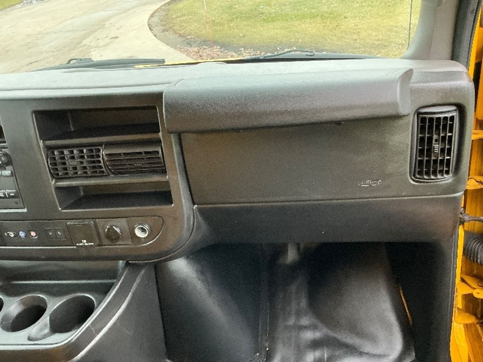 Light Duty Box Truck-Light and Medium Duty Trucks-GMC-2021-Savana G33903-Elkhart-IN-92,825\n\t\tmiles-$ 26,500 - Image 20