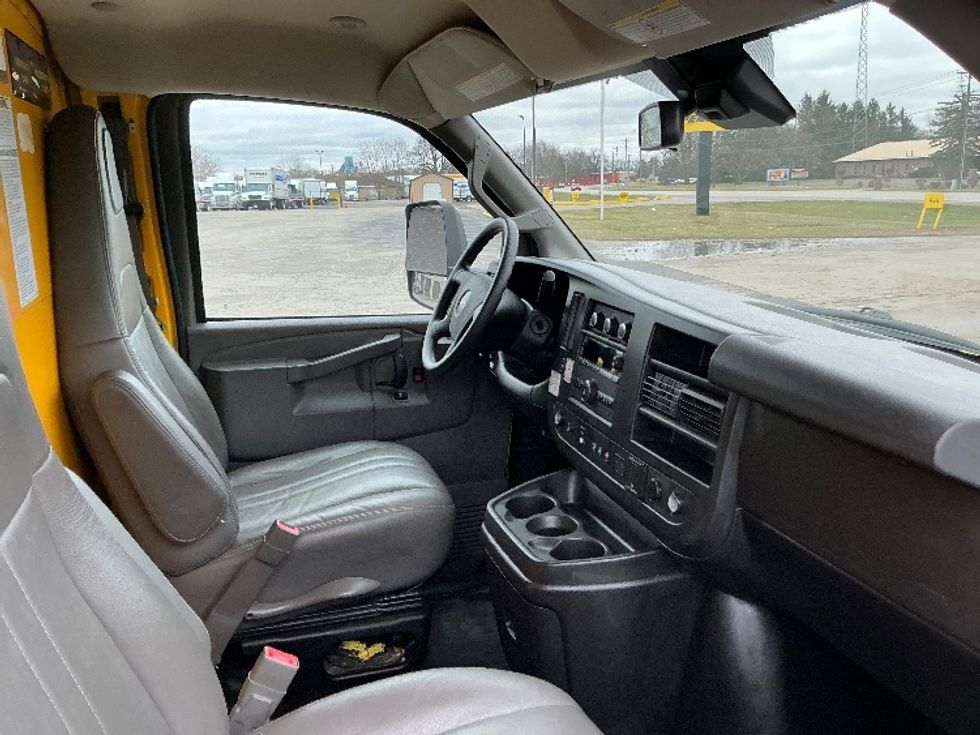 Light Duty Box Truck-Light and Medium Duty Trucks-GMC-2021-Savana G33903-Elkhart-IN-92,825\n\t\tmiles-$ 26,500 - Image 21