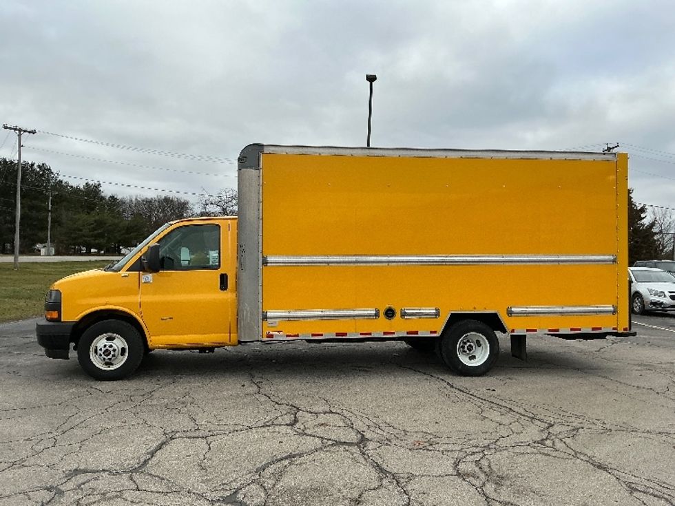 Light Duty Box Truck-Light and Medium Duty Trucks-GMC-2021-Savana G33903-Elkhart-IN-92,825\n\t\tmiles-$ 26,500 - Image 4