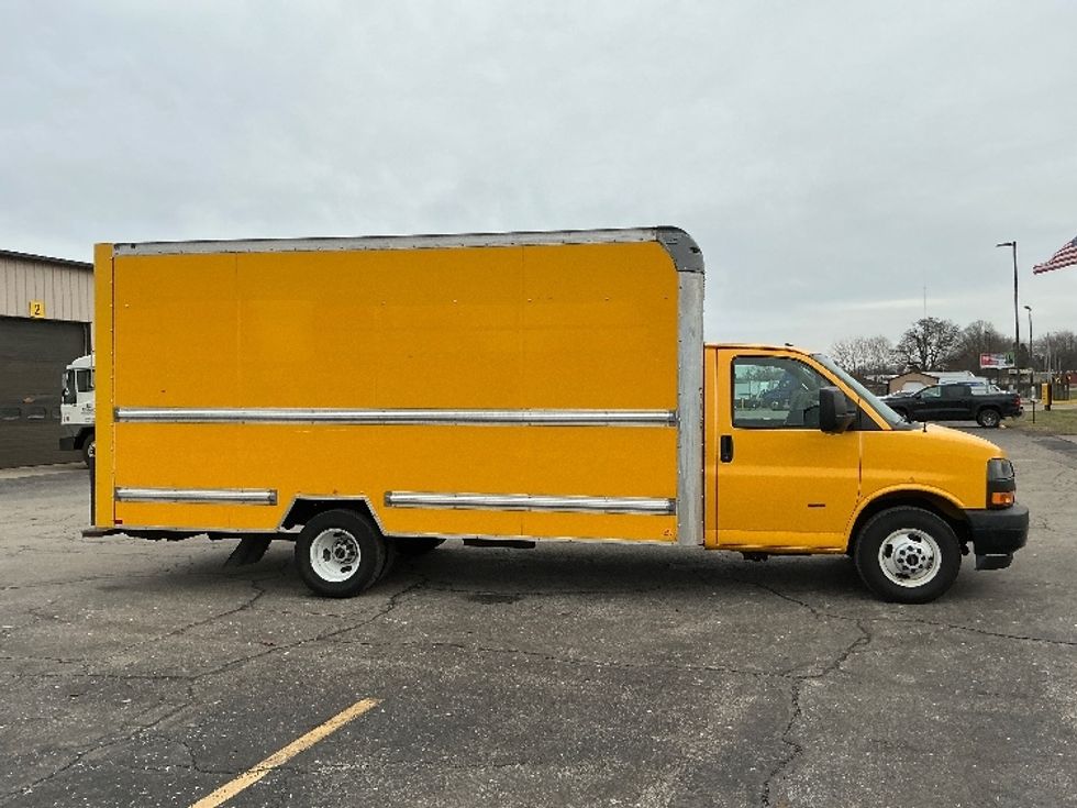 Light Duty Box Truck-Light and Medium Duty Trucks-GMC-2021-Savana G33903-Elkhart-IN-94,198\n\t\tmiles-$ 26,250 - Image 14