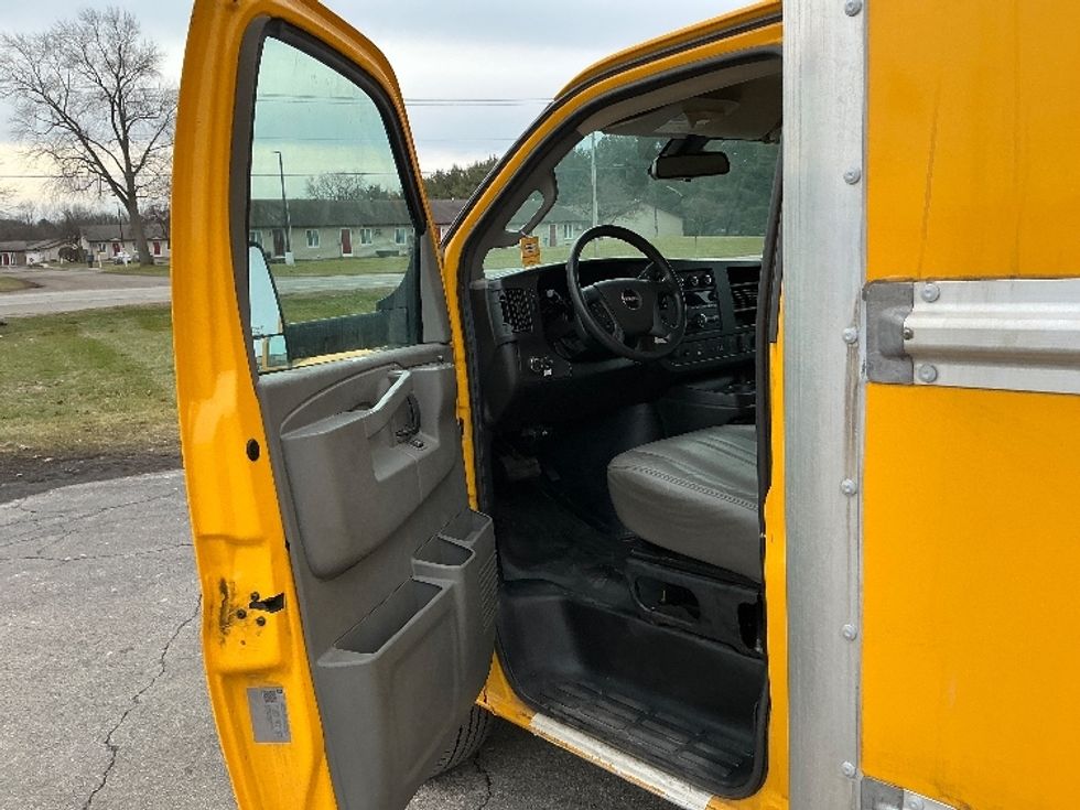 Light Duty Box Truck-Light and Medium Duty Trucks-GMC-2021-Savana G33903-Elkhart-IN-94,198\n\t\tmiles-$ 26,250 - Image 15