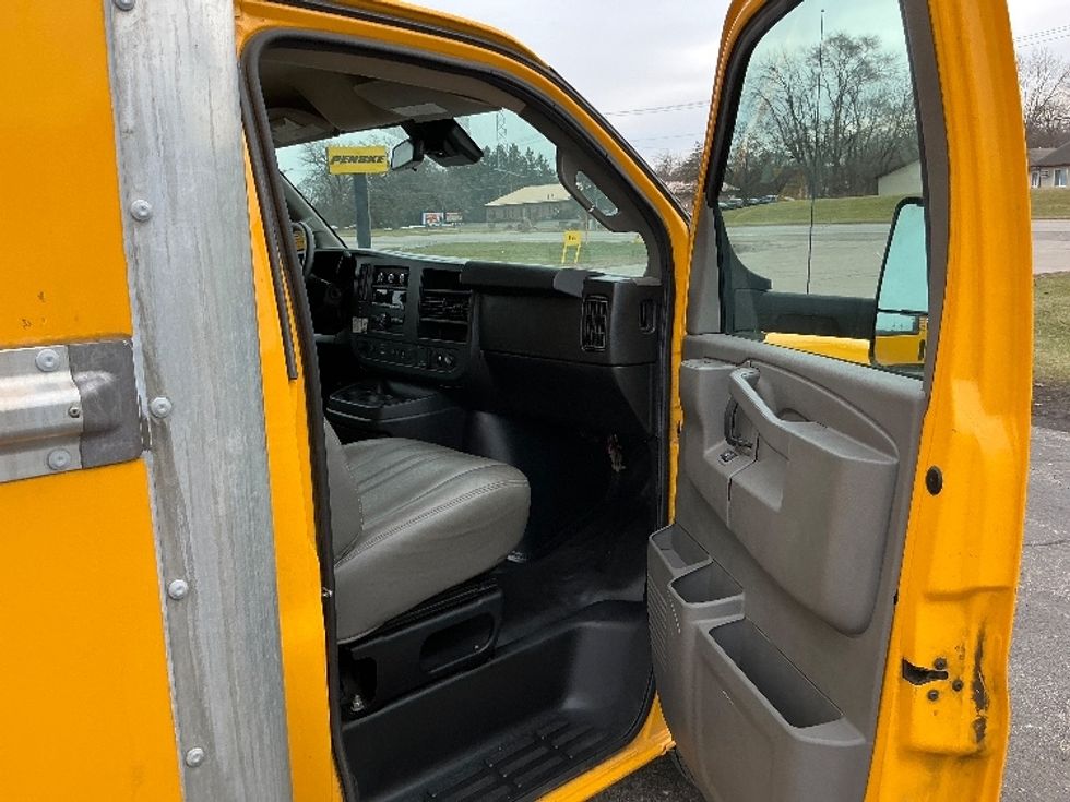 Light Duty Box Truck-Light and Medium Duty Trucks-GMC-2021-Savana G33903-Elkhart-IN-94,198\n\t\tmiles-$ 26,250 - Image 19