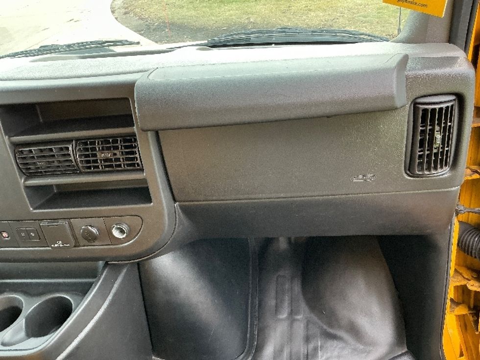 Light Duty Box Truck-Light and Medium Duty Trucks-GMC-2021-Savana G33903-Elkhart-IN-94,198\n\t\tmiles-$ 26,250 - Image 20