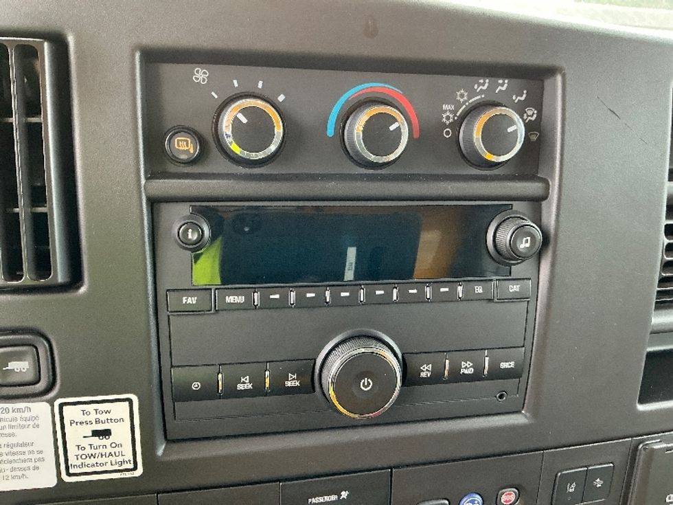 Light Duty Box Truck-Light and Medium Duty Trucks-GMC-2021-Savana G33903-Elkhart-IN-94,198\n\t\tmiles-$ 26,250 - Image 24