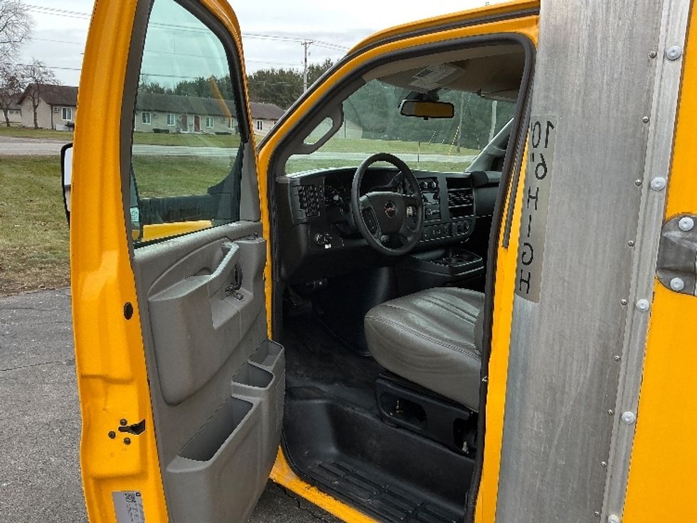 Light Duty Box Truck-Light and Medium Duty Trucks-GMC-2021-Savana G33903-Elkhart-IN-98,275\n\t\tmiles-$ 26,000 - Image 15