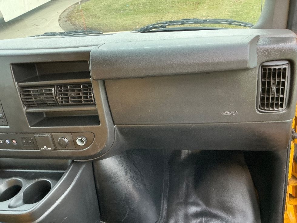 Light Duty Box Truck-Light and Medium Duty Trucks-GMC-2021-Savana G33903-Elkhart-IN-98,275\n\t\tmiles-$ 26,000 - Image 20