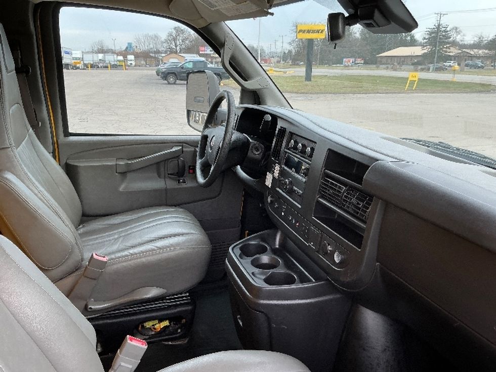 Light Duty Box Truck-Light and Medium Duty Trucks-GMC-2021-Savana G33903-Elkhart-IN-98,275\n\t\tmiles-$ 26,000 - Image 21