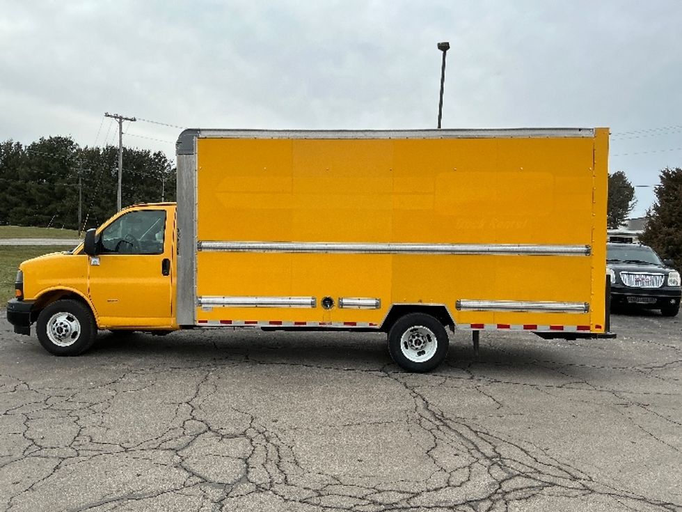 Light Duty Box Truck-Light and Medium Duty Trucks-GMC-2021-Savana G33903-Elkhart-IN-98,275\n\t\tmiles-$ 26,000 - Image 4