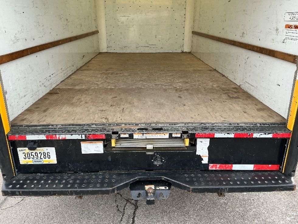 Light Duty Box Truck-Light and Medium Duty Trucks-GMC-2021-Savana G33903-Elkhart-IN-98,275\n\t\tmiles-$ 26,000 - Image 9