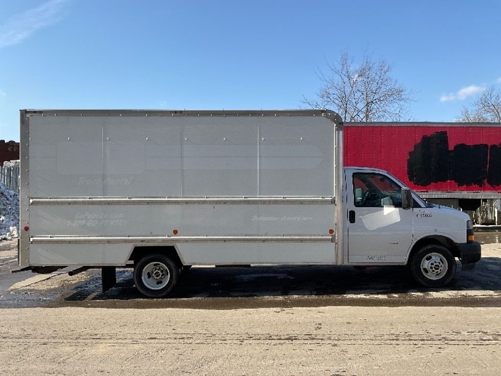 Light Duty Box Truck-Light and Medium Duty Trucks-GMC-2021-Savana G33903-Elmsford-NY-101,062\n\t\tmiles-$ 29,750 - Image 15