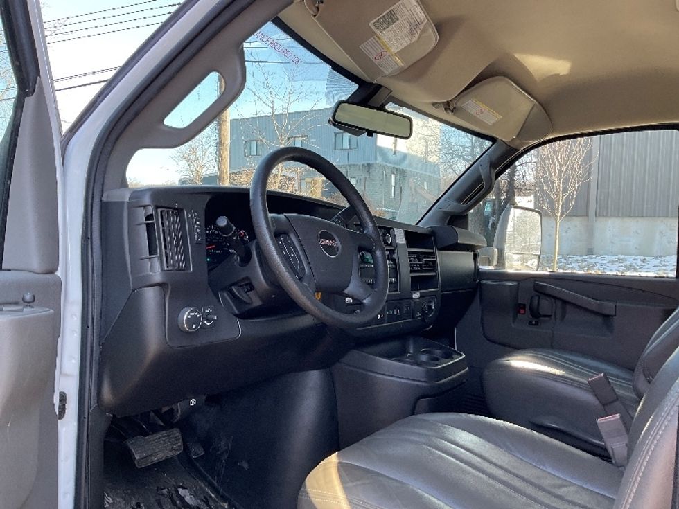 Light Duty Box Truck-Light and Medium Duty Trucks-GMC-2021-Savana G33903-Elmsford-NY-101,062\n\t\tmiles-$ 29,750 - Image 19