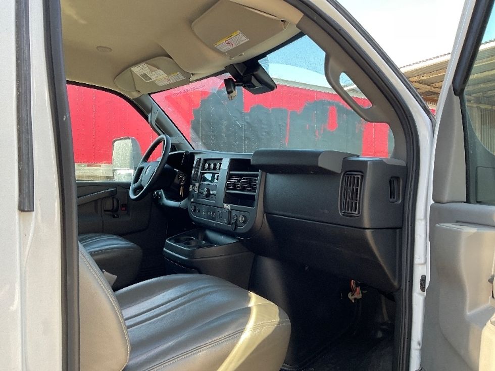 Light Duty Box Truck-Light and Medium Duty Trucks-GMC-2021-Savana G33903-Elmsford-NY-101,062\n\t\tmiles-$ 29,750 - Image 20