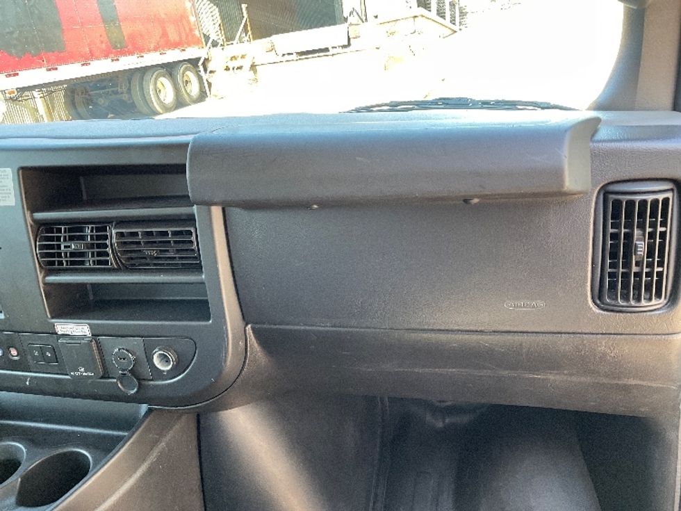 Light Duty Box Truck-Light and Medium Duty Trucks-GMC-2021-Savana G33903-Elmsford-NY-101,062\n\t\tmiles-$ 29,750 - Image 21