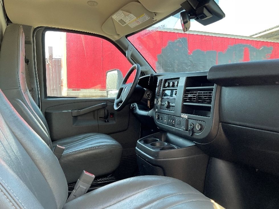 Light Duty Box Truck-Light and Medium Duty Trucks-GMC-2021-Savana G33903-Elmsford-NY-101,062\n\t\tmiles-$ 29,750 - Image 22