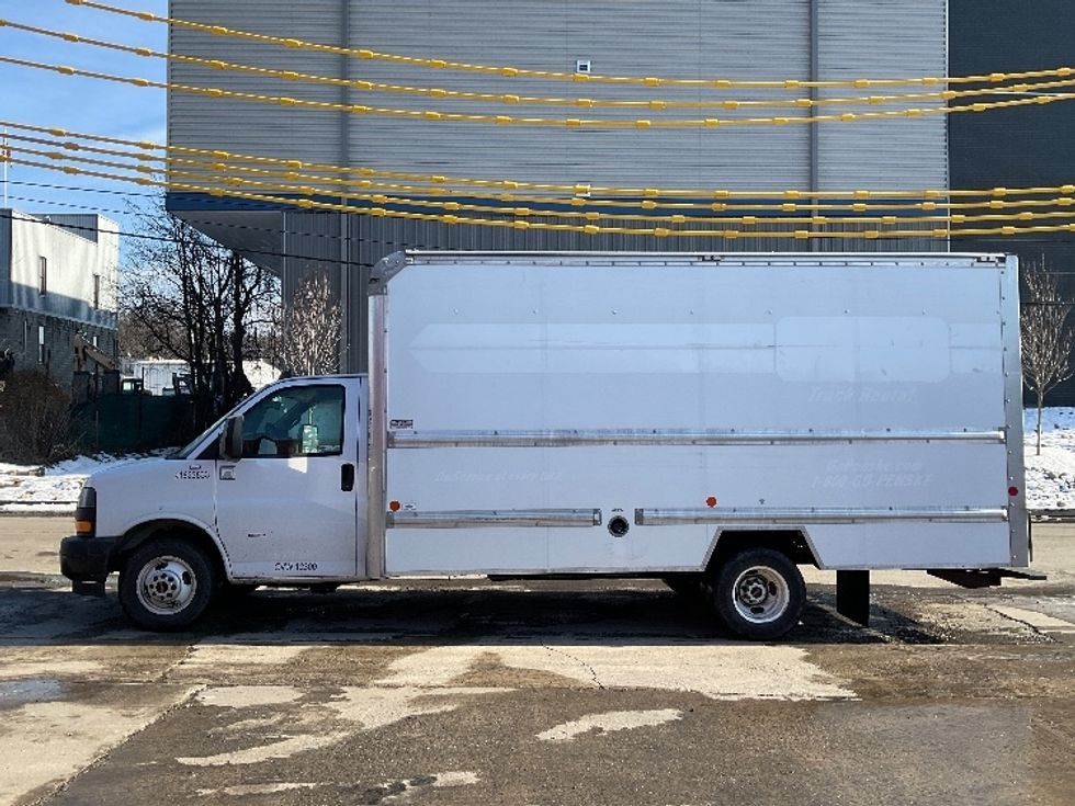 Light Duty Box Truck-Light and Medium Duty Trucks-GMC-2021-Savana G33903-Elmsford-NY-101,062\n\t\tmiles-$ 29,750 - Image 4
