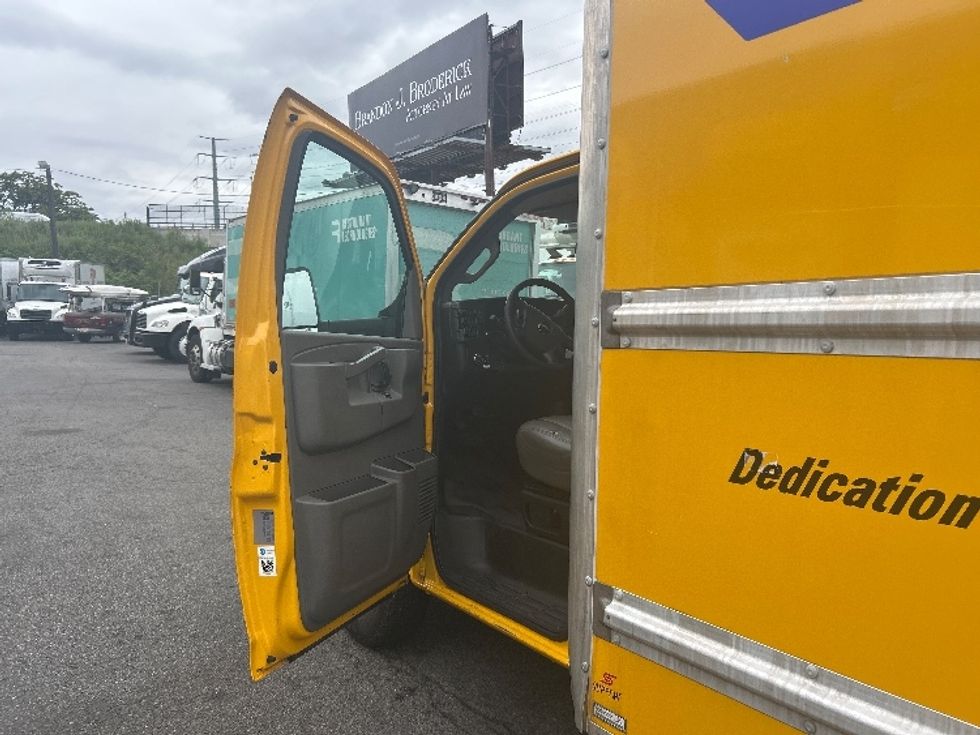 Light Duty Box Truck-Light and Medium Duty Trucks-GMC-2021-Savana G33903-Elmsford-NY-102,868\n\t\tmiles-$ 24,000 - Image 16