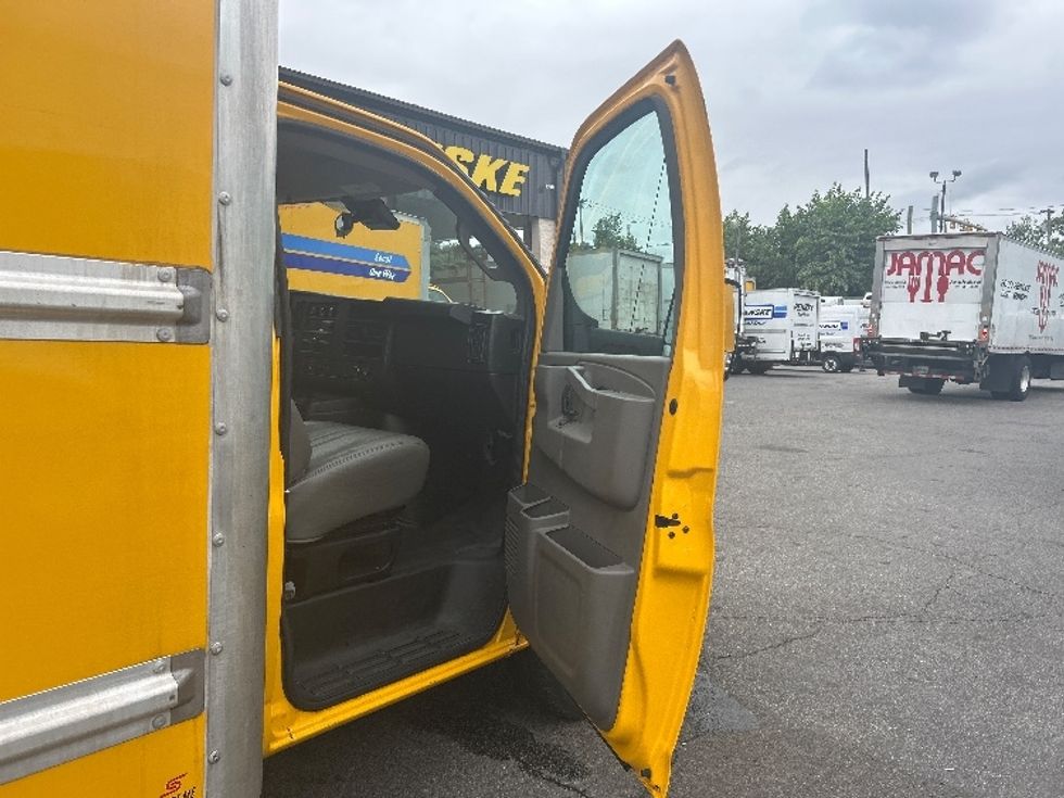 Light Duty Box Truck-Light and Medium Duty Trucks-GMC-2021-Savana G33903-Elmsford-NY-102,868\n\t\tmiles-$ 24,000 - Image 20