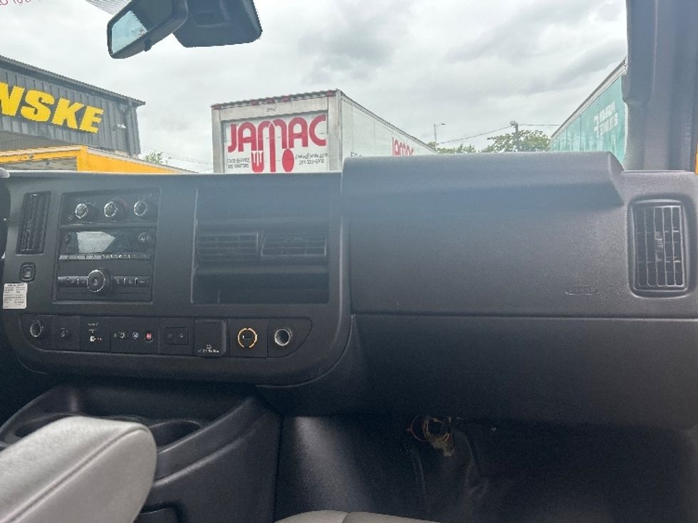 Light Duty Box Truck-Light and Medium Duty Trucks-GMC-2021-Savana G33903-Elmsford-NY-102,868\n\t\tmiles-$ 24,000 - Image 21