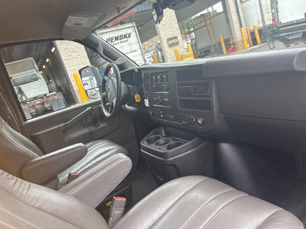 Light Duty Box Truck-Light and Medium Duty Trucks-GMC-2021-Savana G33903-Elmsford-NY-102,868\n\t\tmiles-$ 24,000 - Image 22
