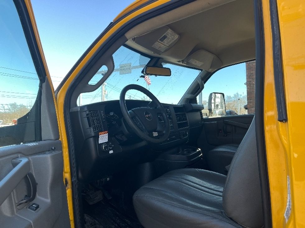Light Duty Box Truck-Light and Medium Duty Trucks-GMC-2021-Savana G33903-Elmsford-NY-115,757\n\t\tmiles-$ 24,000 - Image 16
