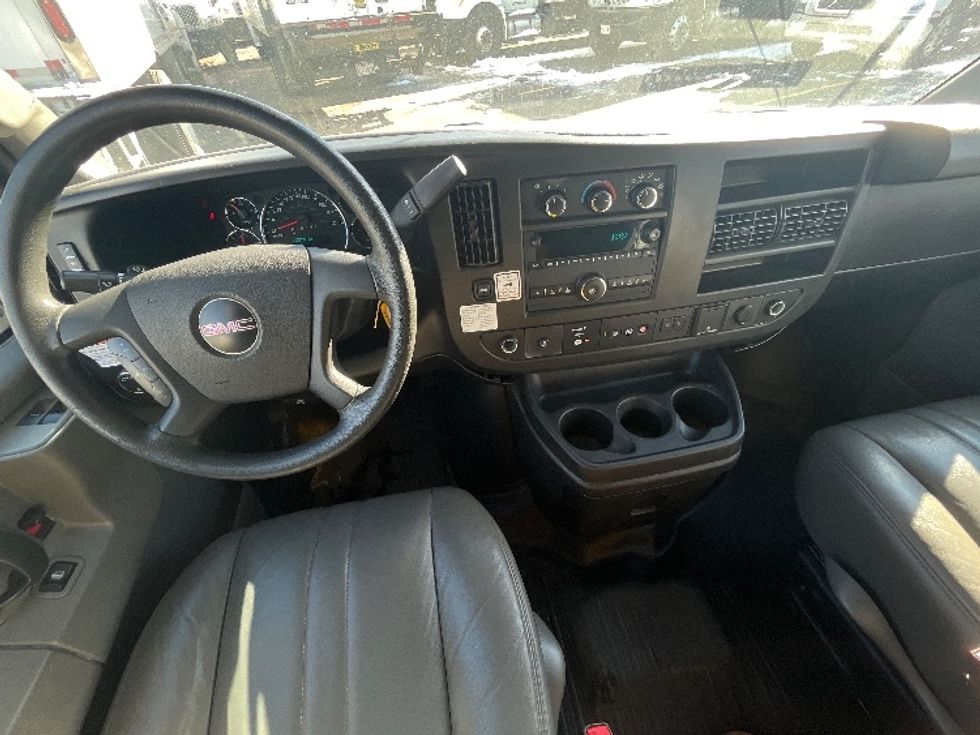 Light Duty Box Truck-Light and Medium Duty Trucks-GMC-2021-Savana G33903-Elmsford-NY-115,757\n\t\tmiles-$ 24,000 - Image 17