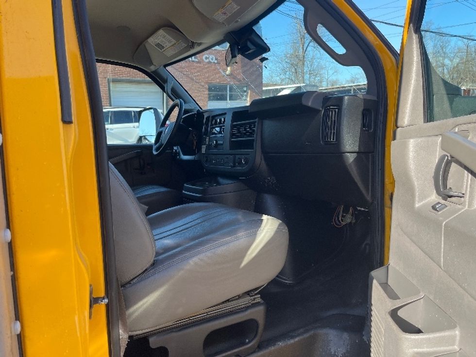 Light Duty Box Truck-Light and Medium Duty Trucks-GMC-2021-Savana G33903-Elmsford-NY-115,757\n\t\tmiles-$ 24,000 - Image 20
