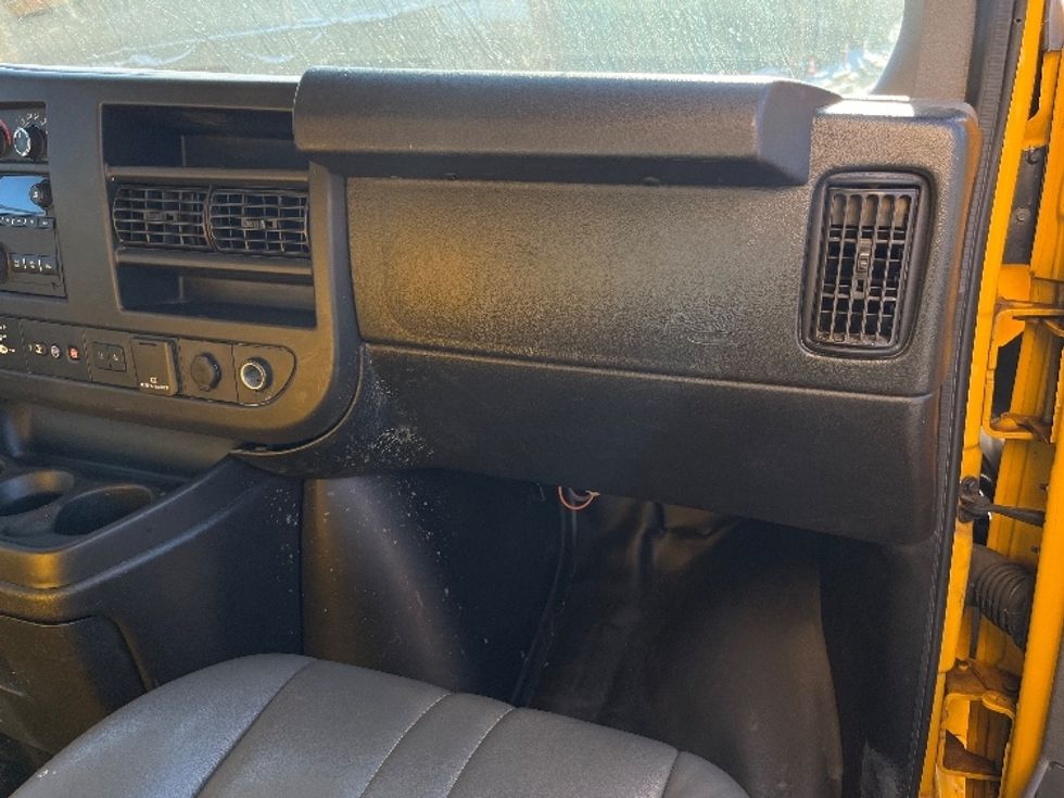 Light Duty Box Truck-Light and Medium Duty Trucks-GMC-2021-Savana G33903-Elmsford-NY-115,757\n\t\tmiles-$ 24,000 - Image 21