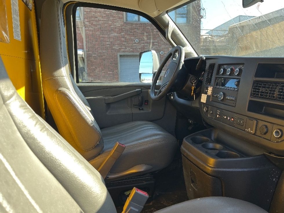 Light Duty Box Truck-Light and Medium Duty Trucks-GMC-2021-Savana G33903-Elmsford-NY-115,757\n\t\tmiles-$ 24,000 - Image 22