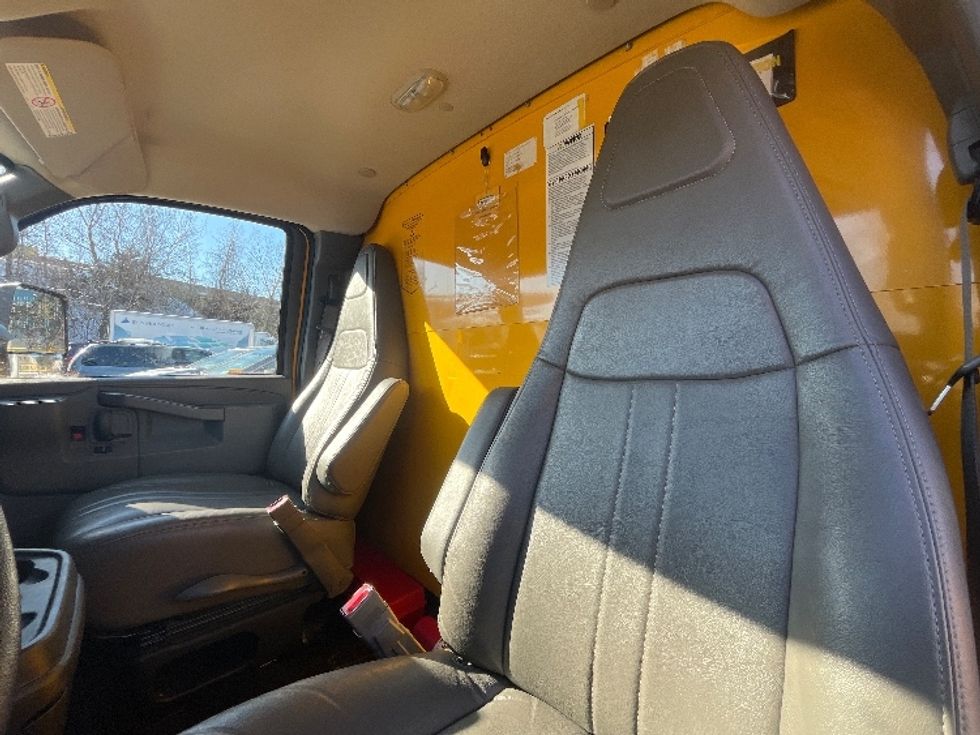 Light Duty Box Truck-Light and Medium Duty Trucks-GMC-2021-Savana G33903-Elmsford-NY-115,757\n\t\tmiles-$ 24,000 - Image 25